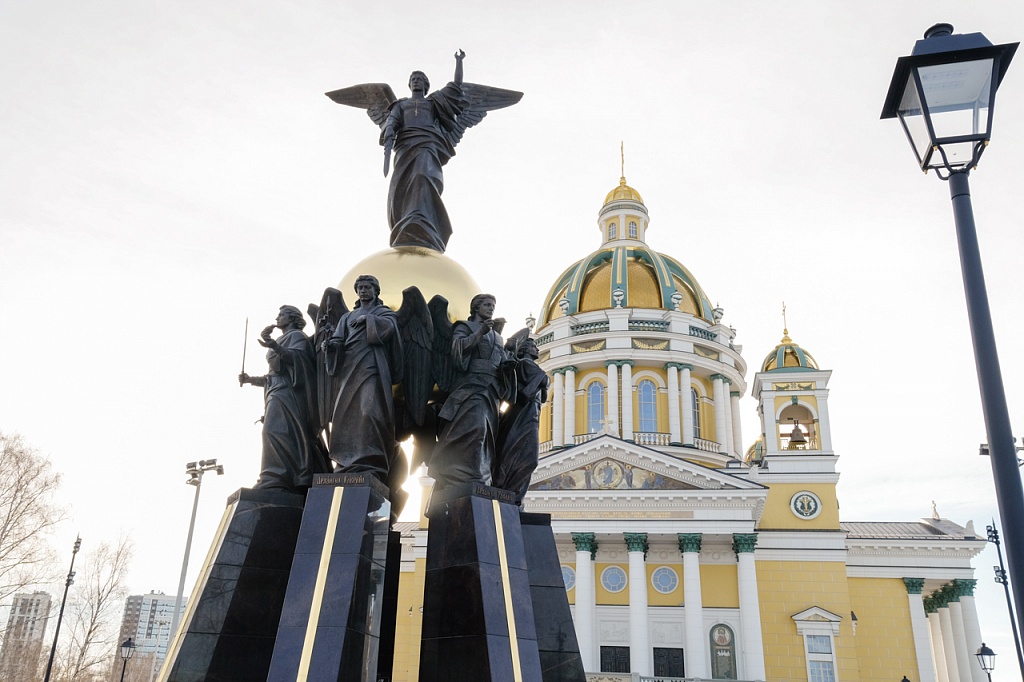 памятник Заступникам в Челябинске. Фото с сайта Екатербургской епархии памятник Заступникам в Челябинске. Фото с сайта Екатербургской епархии