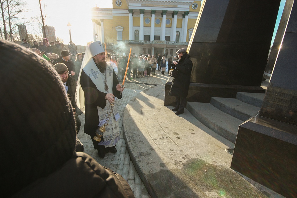 памятник Заступникам в Челябинске. Фото с сайта Екатербургской епархии памятник Заступникам в Челябинске. Фото с сайта Екатербургской епархии